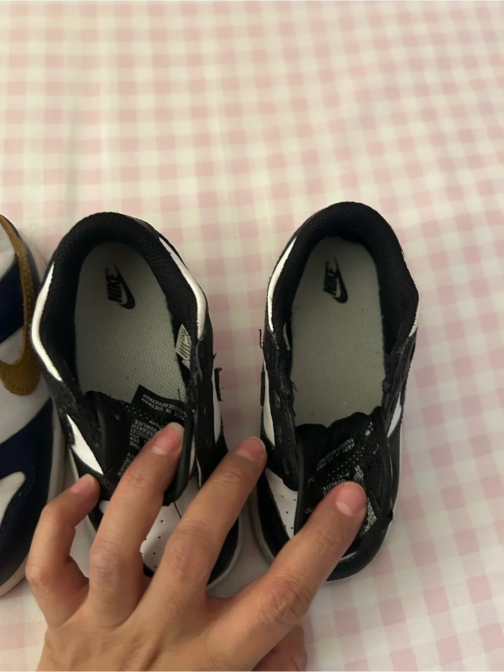 Nike Kids Low-Top Sneakers in Navy/Gold and Black/White
